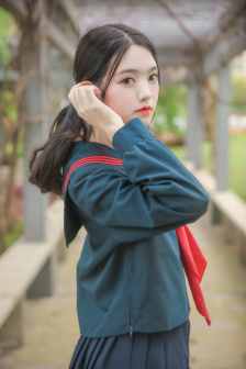 年轻的女教师电影